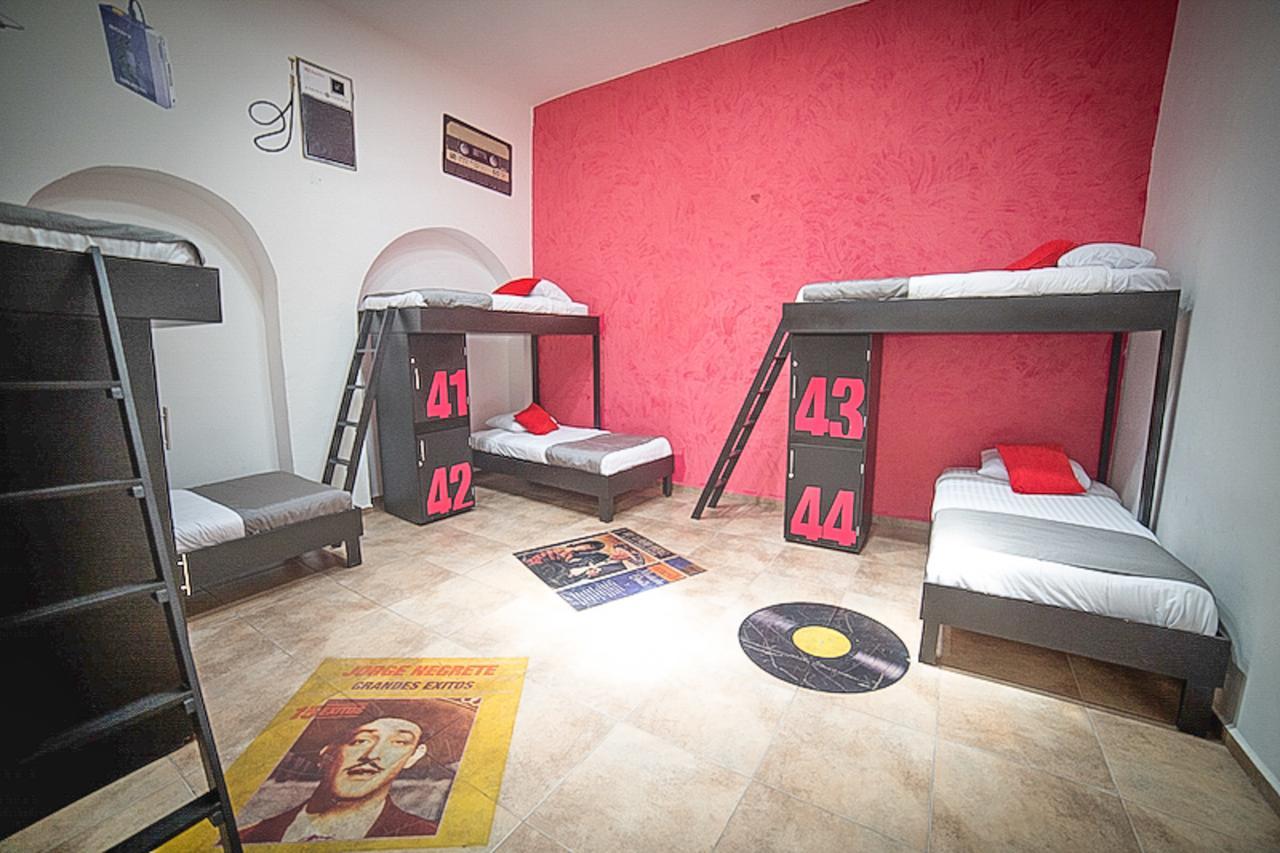 Hostal El Armario Леон Экстерьер фото