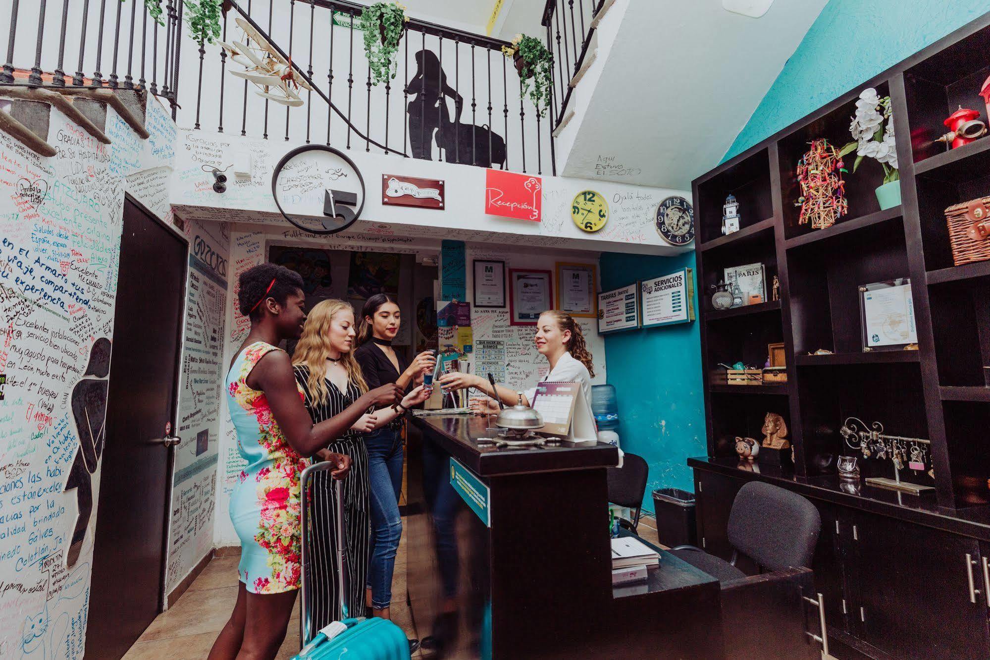 Hostal El Armario Леон Экстерьер фото
